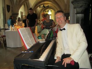 Bath pianist playing in Somerset, for a wedding event.